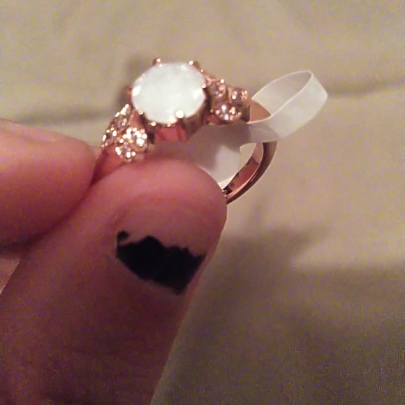 Size 5 ring - Picture 5 of 6